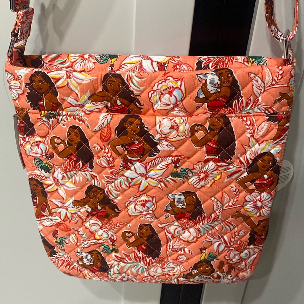 š§”Vera Bradley Disney Triple Zip Hipster āMoana Adventureā - Picture 3 of 9